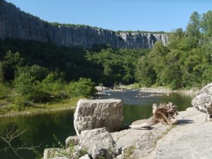 Les meilleurs endroits pour camper en caravane en Ardèche, pour des vacances au cœur de la nature